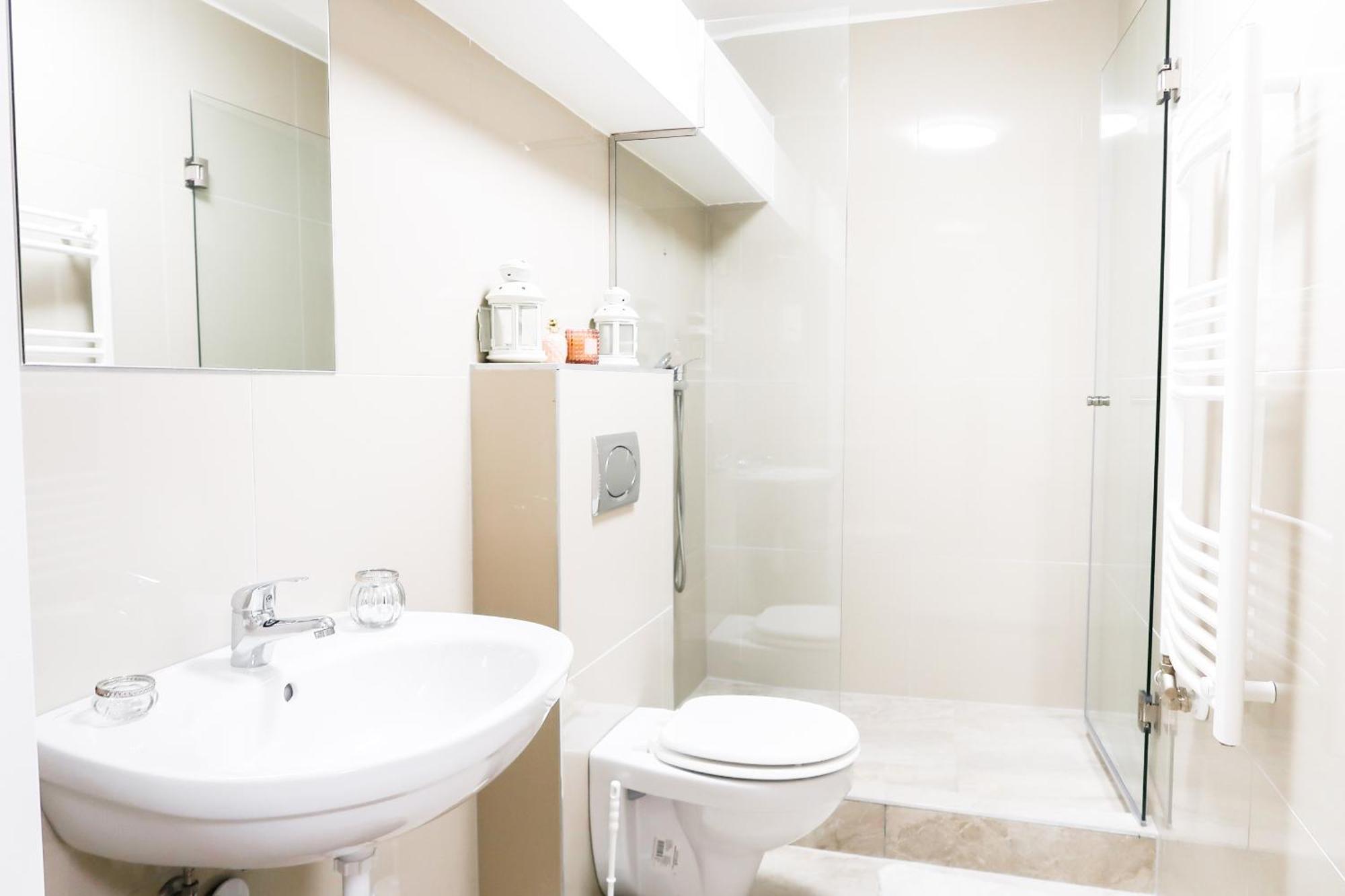 Center, Nicely Renovated With 3 Bedrooms Budapešť